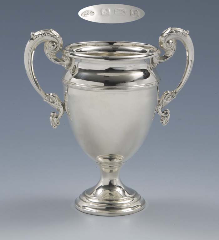 Englische Henkelvase.