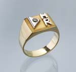 Schwerer Monogramm-Ring.