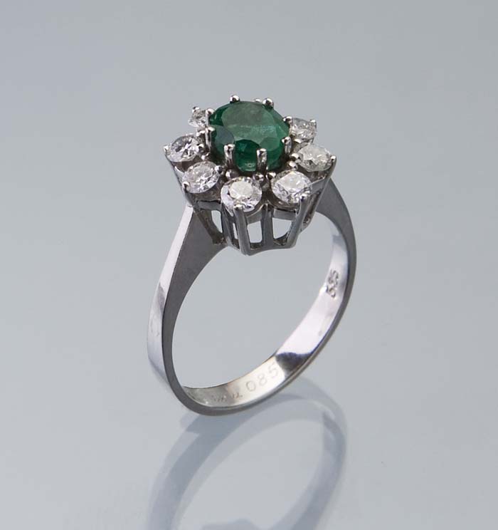 Smaragd-Brillant-Ring.