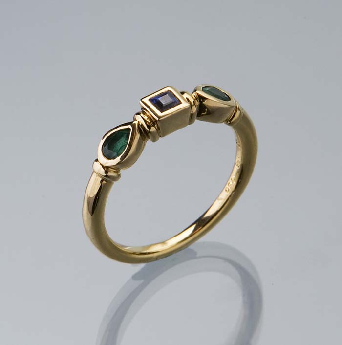 Saphir-Smaragd-Ring.