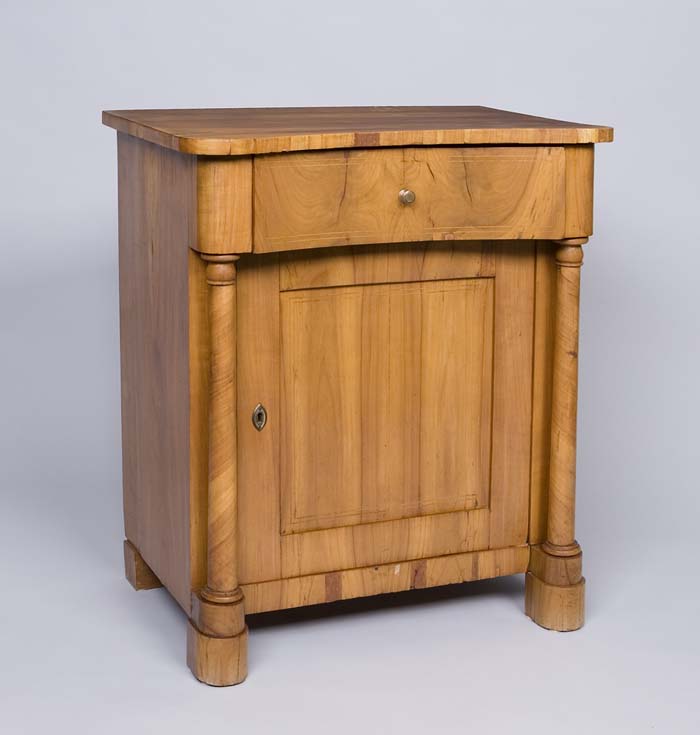 Biedermeier-Konsolschrank.