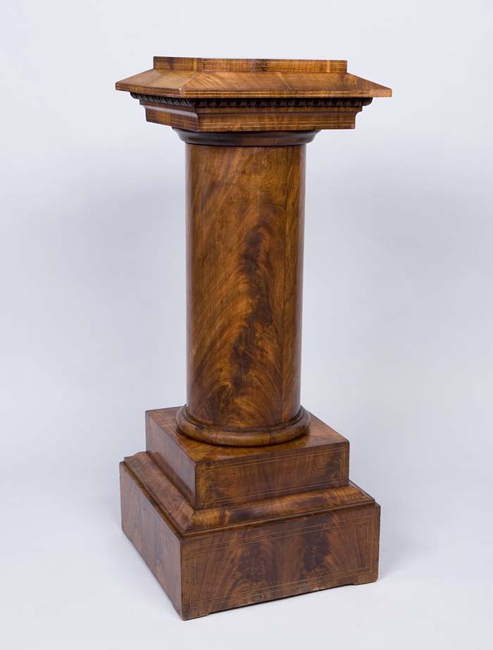 Seltene Biedermeier-Säule.