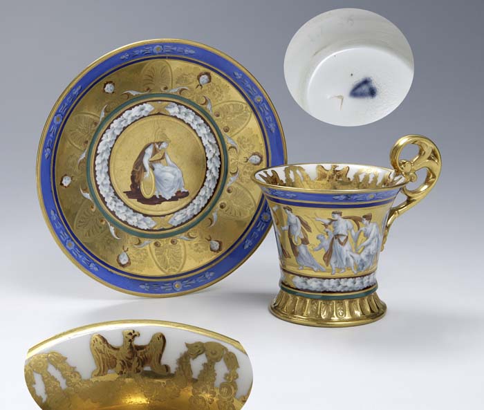 Empire-Tasse und Untertasse.
