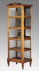Biedermeier-Pfeilervitrine.