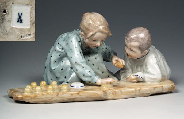Jugendstil-Kinderfigurengruppe.