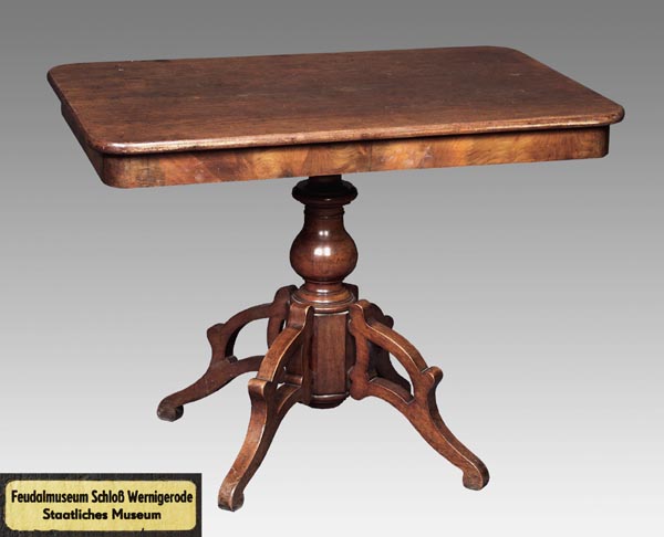 Biedermeier-Salontisch.