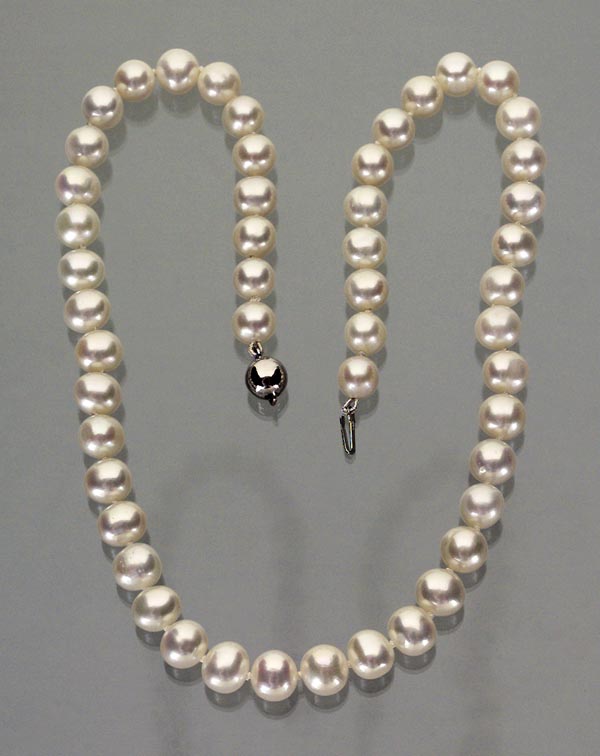Perlen-Collier.