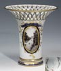 Vase mit Durchbruchrand.