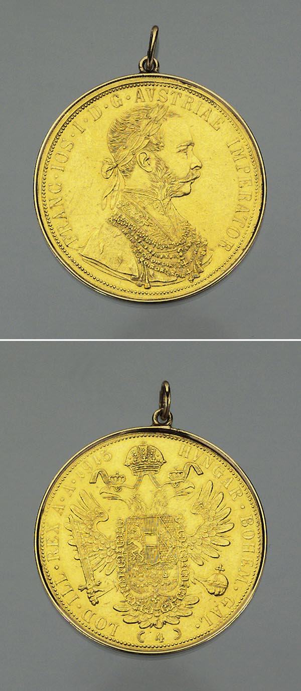 Goldmünzen-Anhänger.