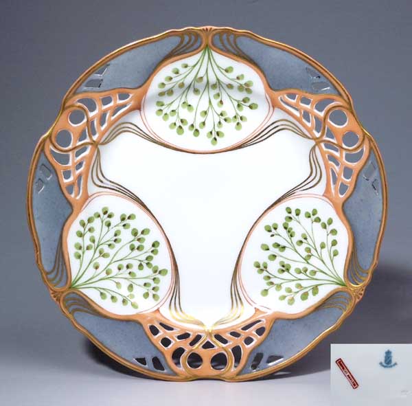Jugendstil-Druchbruchteller.