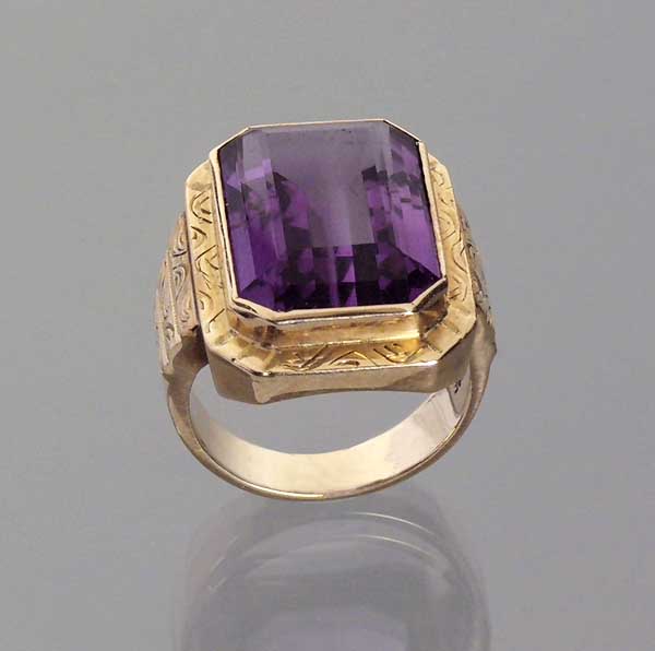 Großer Amethyst-Ring.