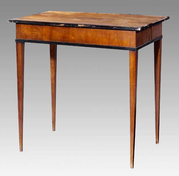Biedermeier-Beistelltisch.