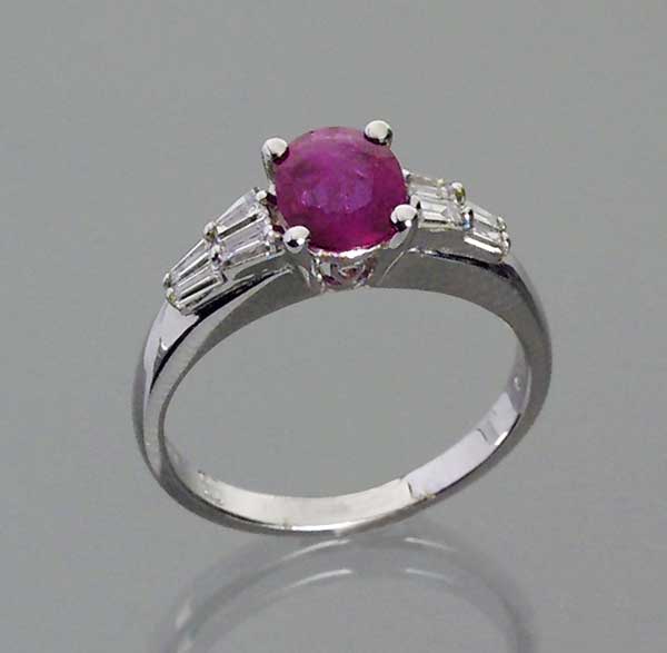 Rubin-Diamant-Ring.