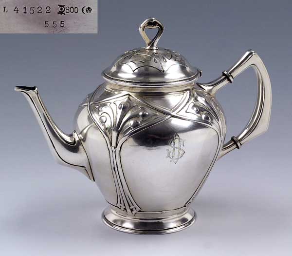 Jugendstil-Teekanne.