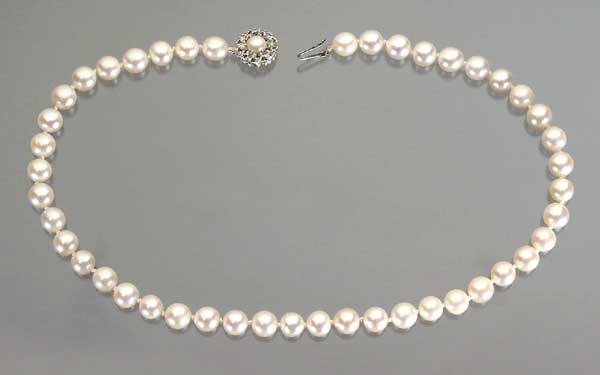 Perlen-Collier.