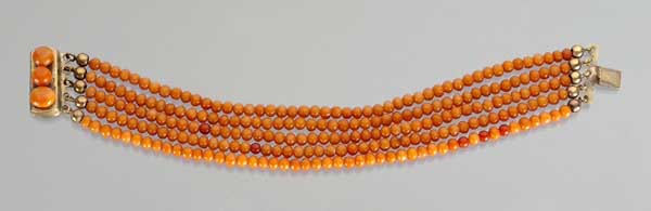 Korallen-Armband.