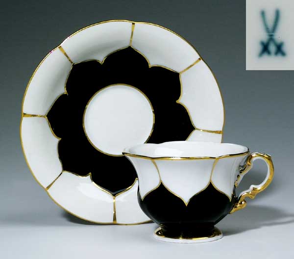 Moccatasse, Untertasse.