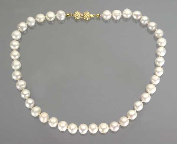 Perlen-Collier.