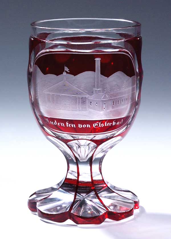 Rotglas-Becher.