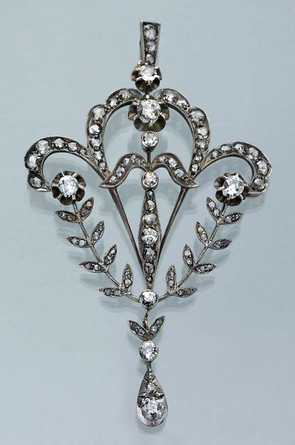 Großer Diamant-Anhänger.