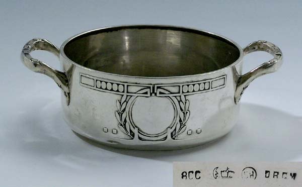 Jugendstil-Henkelschale.