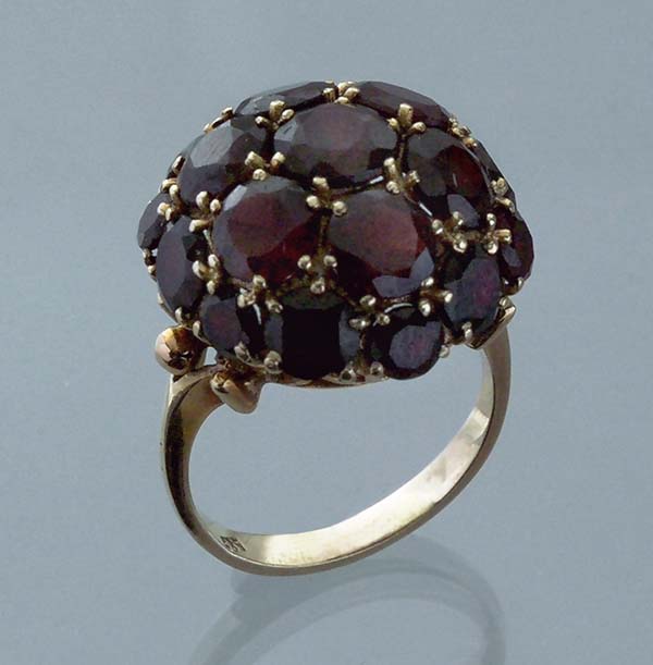 Granat-Ring.