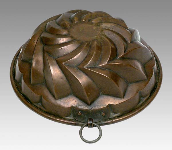 Kleine Biedermeier-Form.