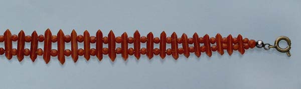 Korallen-Armband.