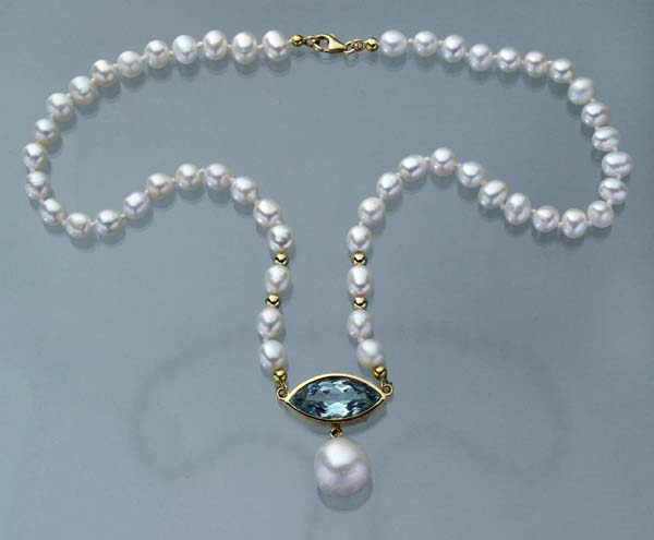 Aquamarin-Perlen-Collier.