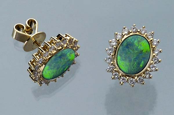 Paar Opal-Brillant-Ohrstecker.