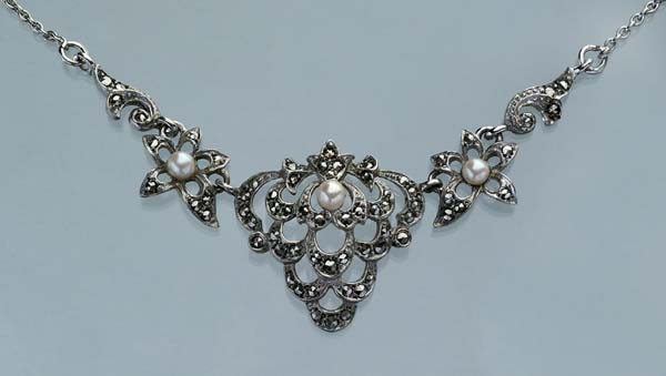 Silber-Collier.