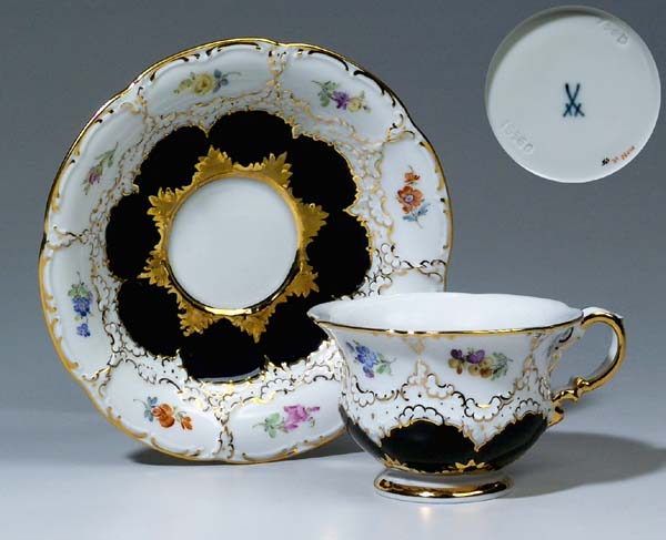 Moccatasse, Untertasse.