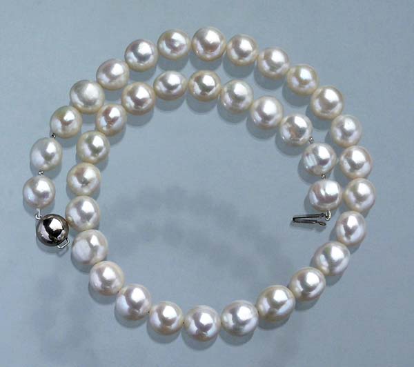 Perlen-Collier.
