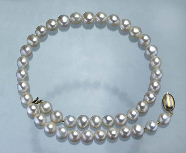 Perlen-Collier.