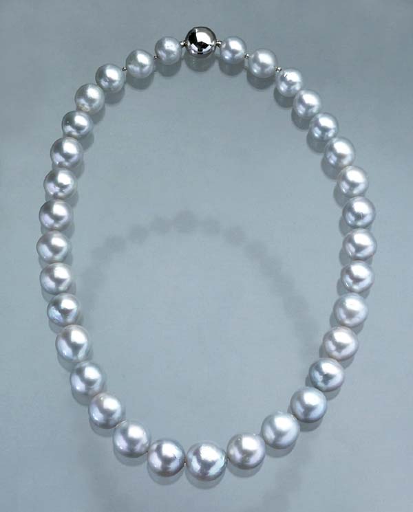 Perlen-Collier.
