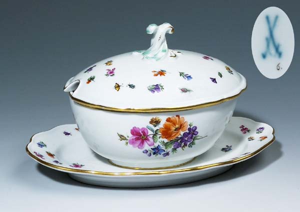 Deckelsauciere.