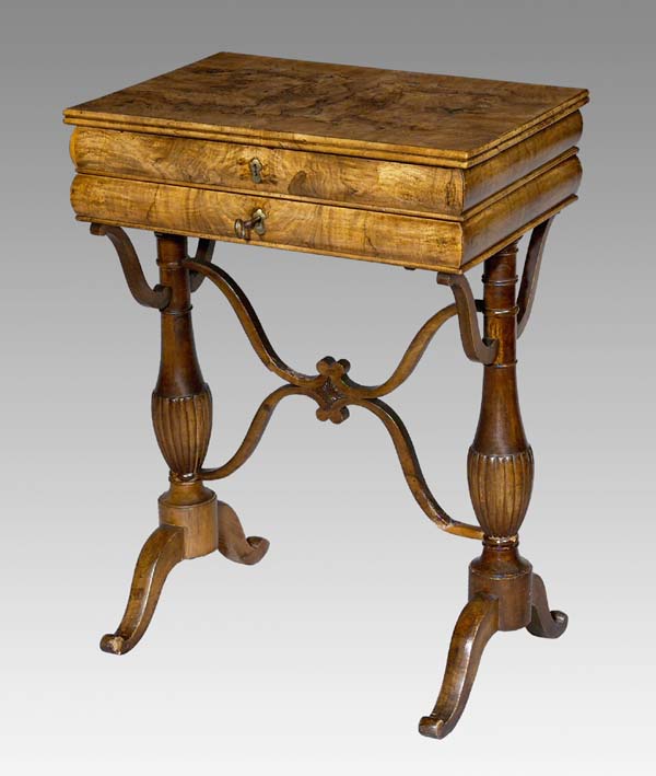 Biedermeier-Nähtisch.