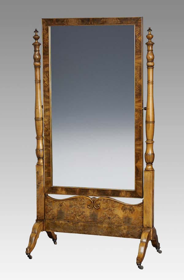 Biedermeier-Standspiegel.
