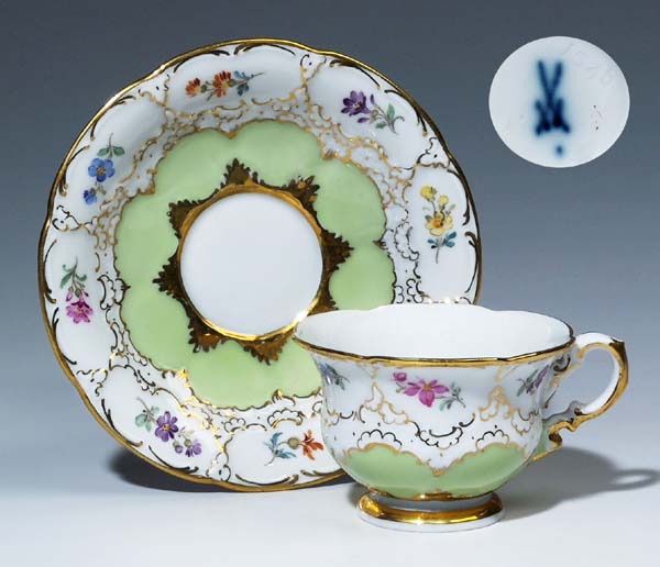 Moccatasse, Untertasse.