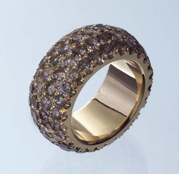 Schwerer Brillant-Ring.