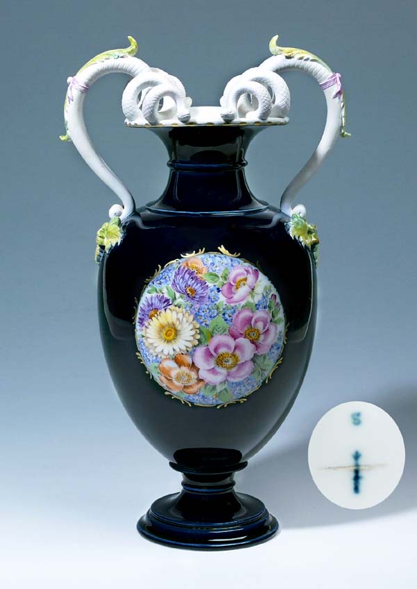 Große Schlangenhenkelvase.