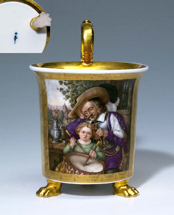 Goldfond-Tatzentasse.