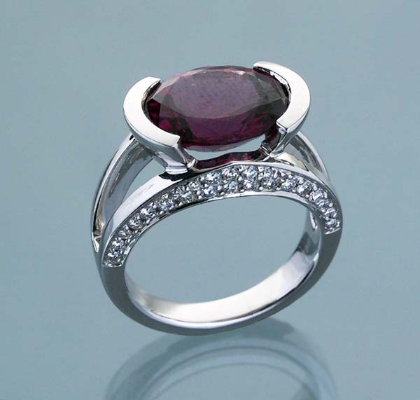 Rhodolit-Ring.