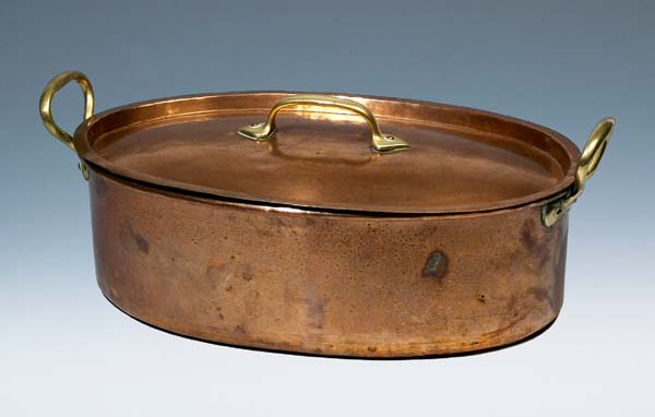 Große Bratpfanne mit Deckel.