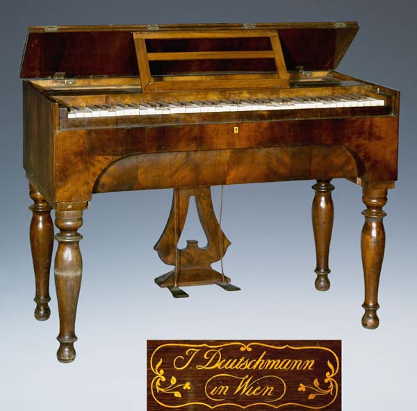 Biedermeier-Tafelklavier.