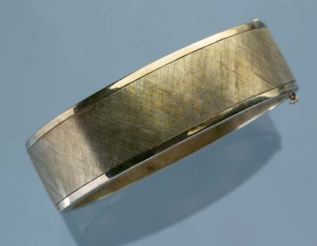 Schwerer Gold-Armreifen.