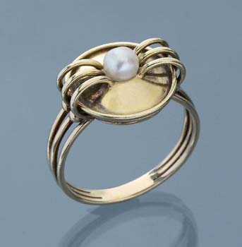 Perlen-Ring.