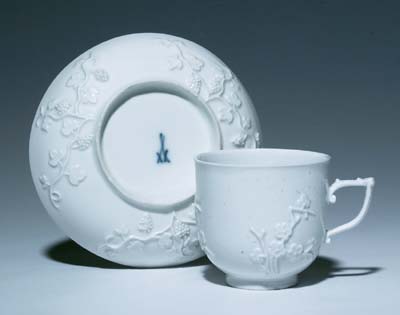 Relieftasse, Untertasse.
