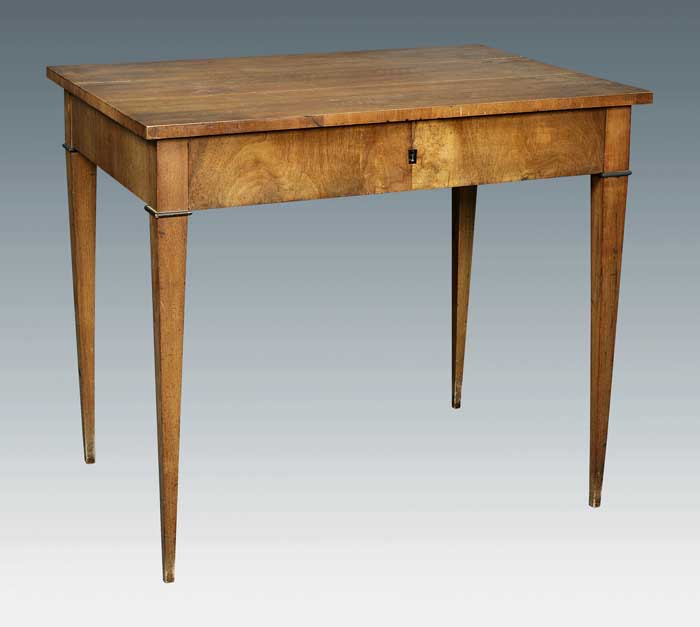 Biedermeier-Beistelltisch.