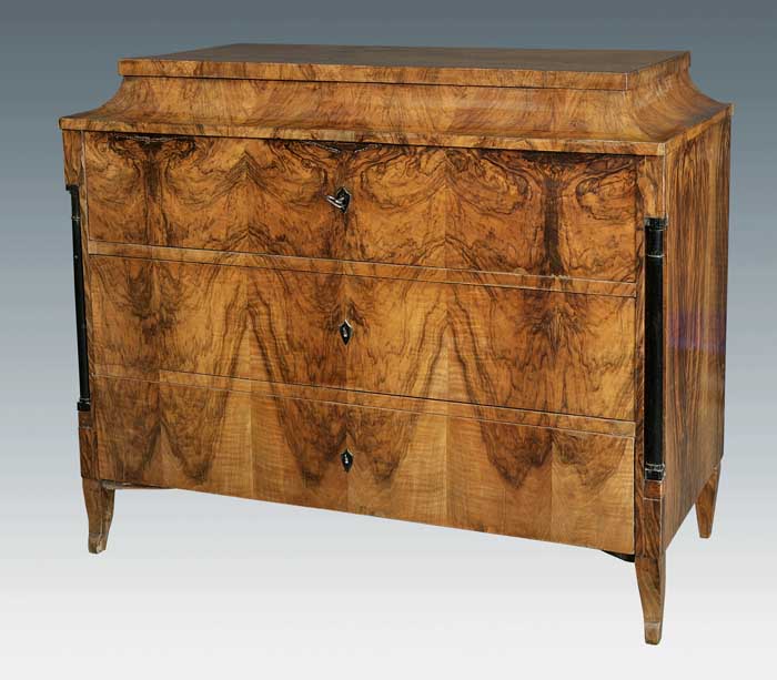 Biedermeier-Kommode.